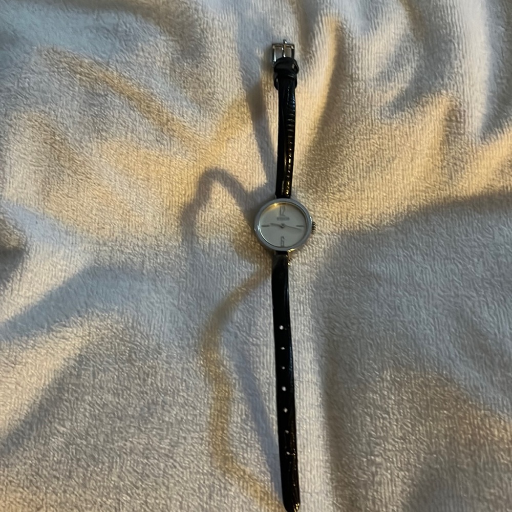 Vintage Coach watch well cared for just needs a battery.